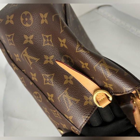 Louis Vuitton Montaigne bag - Picture 12 of 14